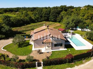 Samostojna pritlična hiša - bazen, garaža in velik vrt